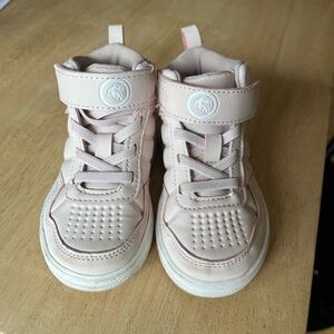 And1 Kids High-Top Sneakers in Light Pink